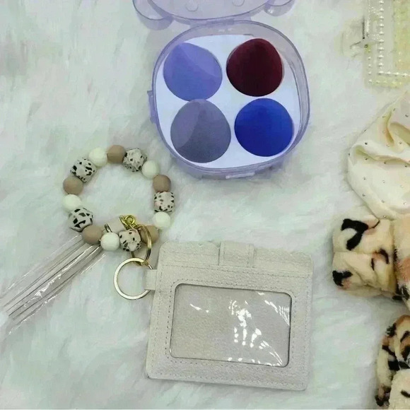 Woman’s Accessories Bundle Package - Picture 7 of 8